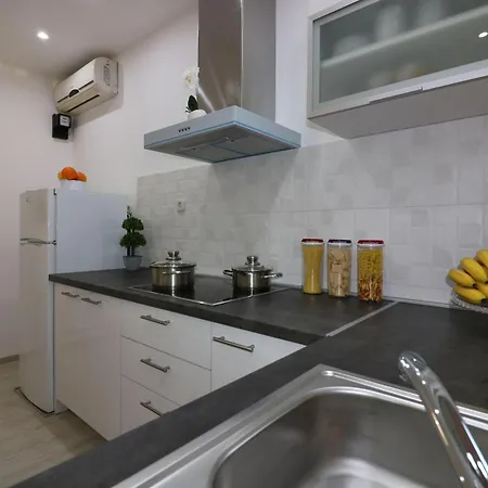 Ferienhaus-mit-pool-in-porec-melisa-7 3* Porec