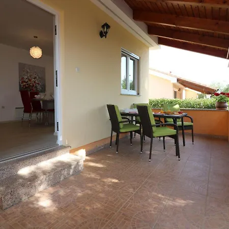 Ferienhaus-mit-pool-in-porec-melisa-7 Hotel