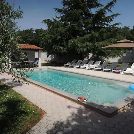 Hotel Ferienhaus-mit-pool-in-porec-melisa-7 3*